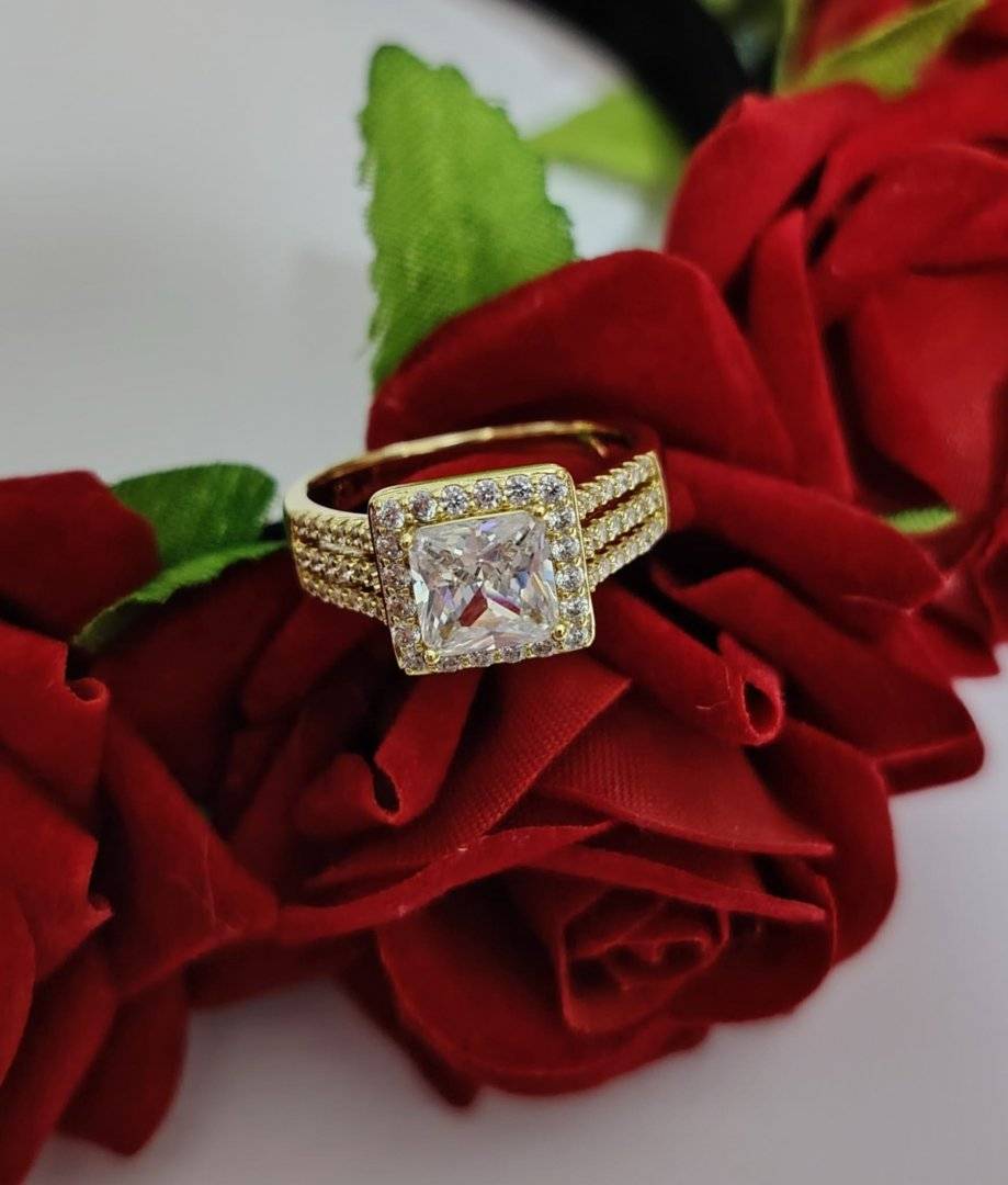 INEL LOVY ALB ,placat cu aur 14 k 
