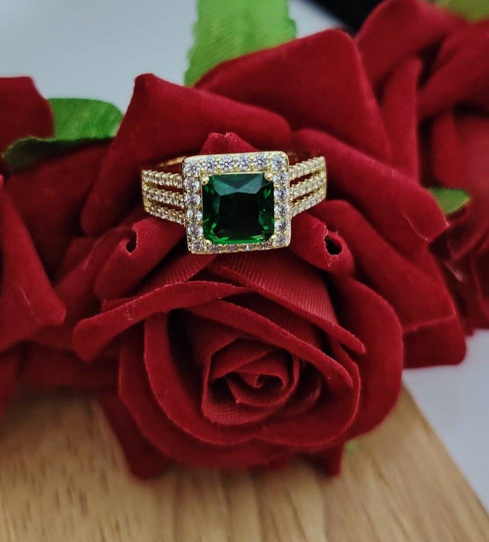 INEL LOVY VERDE PLACAT CU AUR 14 K 
